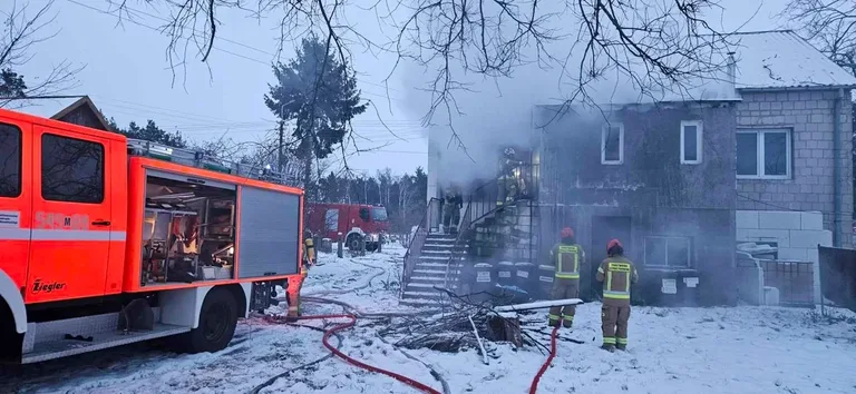 Pożar w Lubotyniu-Włókach. Dwie osoby ranne (zdjęcia)