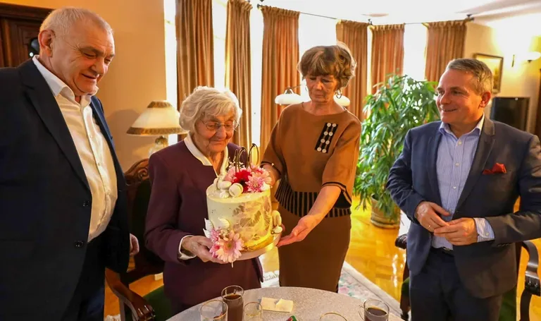 Pani Jadwiga Kołakowska obchodziła swoje setne urodziny (zdjęcia)