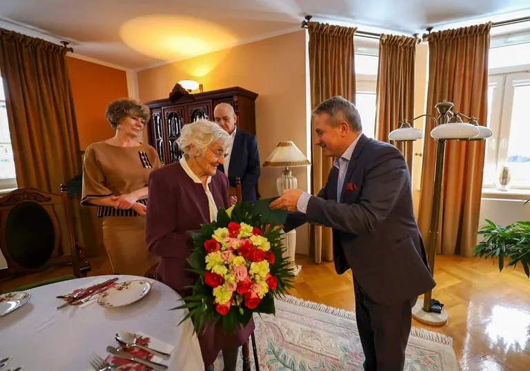 Pani Jadwiga Kołakowska obchodziła swoje setne urodziny (zdjęcia)