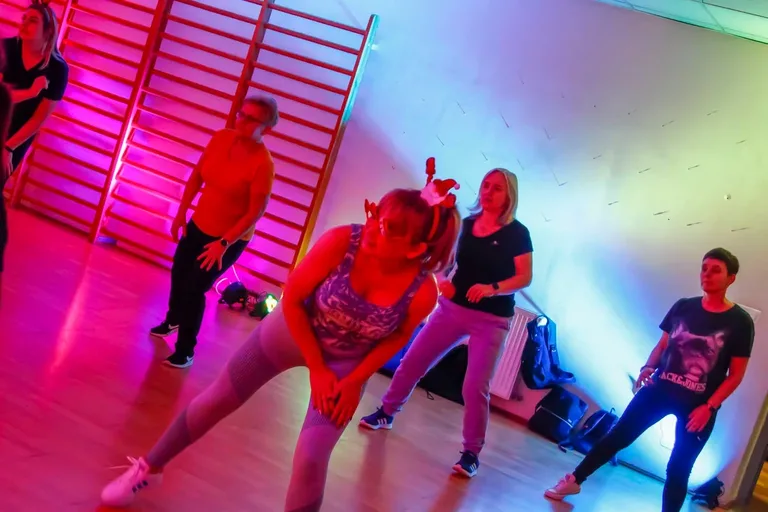 Magiczne Mikołajki w rytmie Zumba z Agatą Agą Wyrwas (zdjęcia)