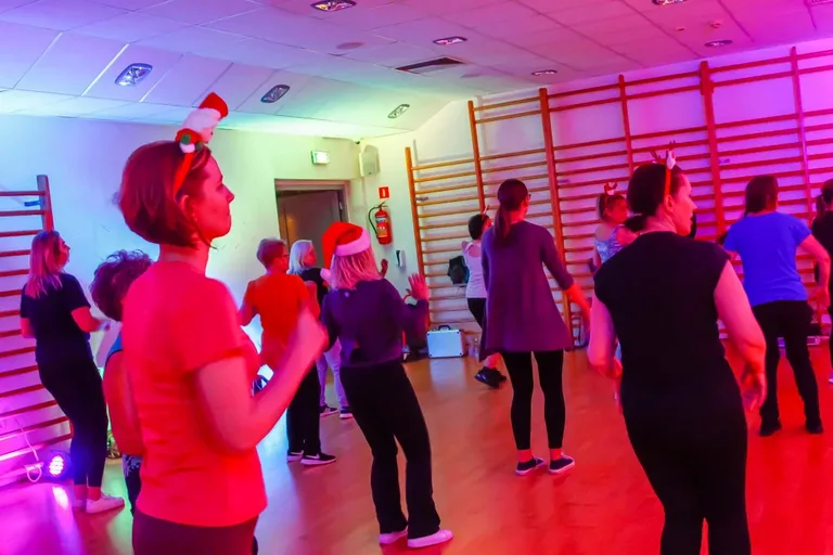 Magiczne Mikołajki w rytmie Zumba z Agatą Agą Wyrwas (zdjęcia)