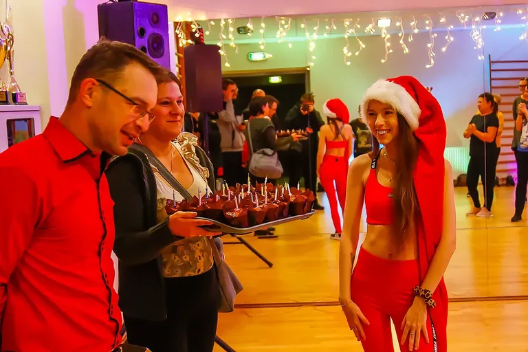 Magiczne Mikołajki w rytmie Zumba z Agatą Agą Wyrwas (zdjęcia)