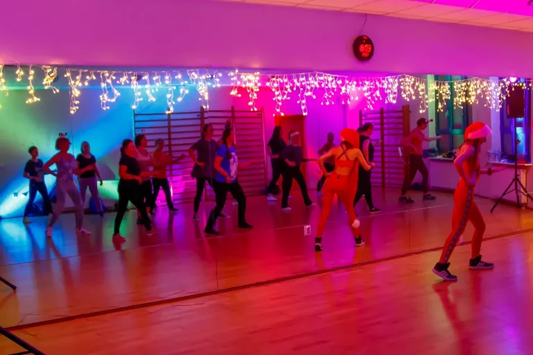 Magiczne Mikołajki w rytmie Zumba z Agatą Agą Wyrwas (zdjęcia)