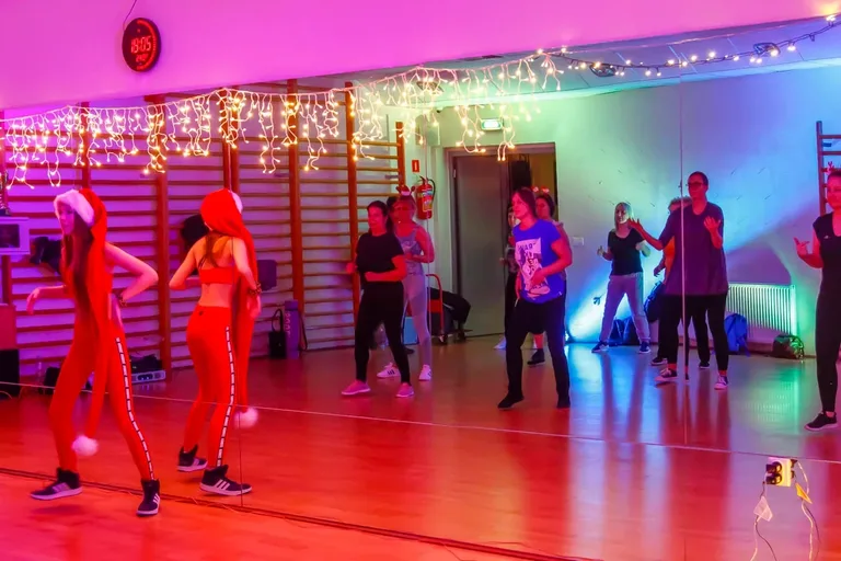 Magiczne Mikołajki w rytmie Zumba z Agatą Agą Wyrwas (zdjęcia)