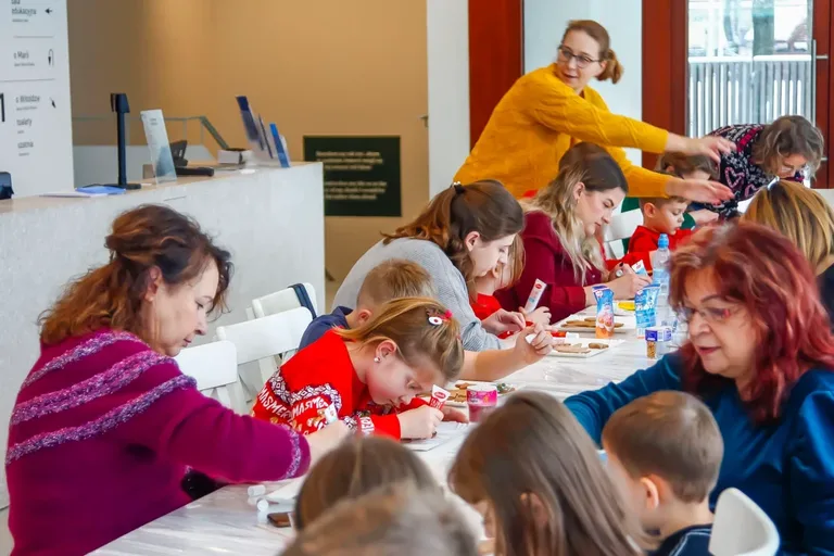 Pierniczki kolejnym dziełem uczestników warsztatów Kreatywne Historie (zdjęcia)