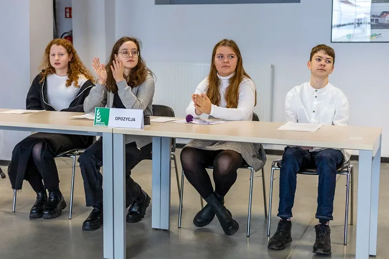 Grupy ostrowskiej młodzieży dyskutują o historii (zdjęcia)