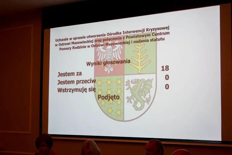 Rada Powiatu w Ostrowi Mazowieckiej podejmuje kluczowe decyzje w obszarze finansów i kultury (zdjęcia)