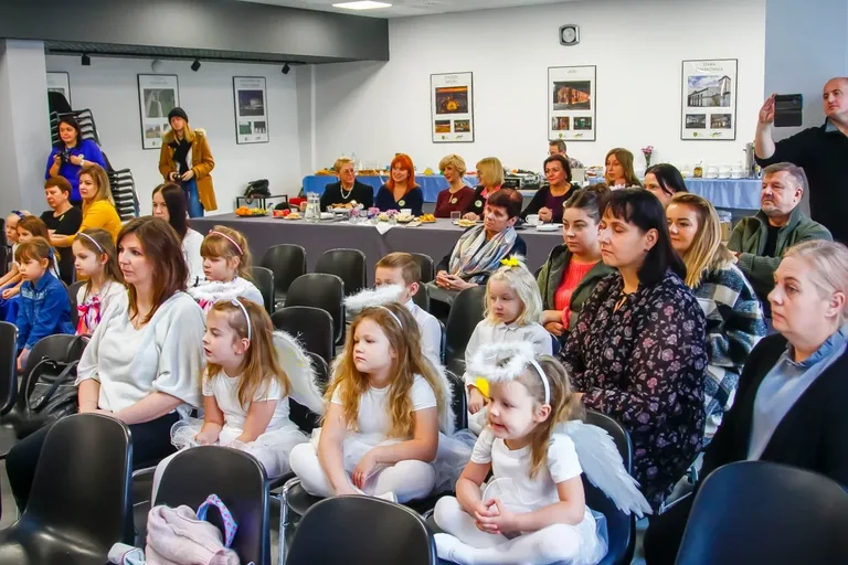 Ostrowskie przedszkolaki wykazały się zdolnościami śpiewu w Starej Elektrowni (zdjęcia)