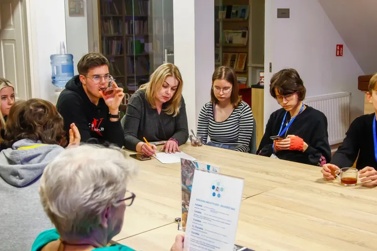 Twórca filmów animowanych odwiedził Biblioteczny Wolontariat (zdjęcia)