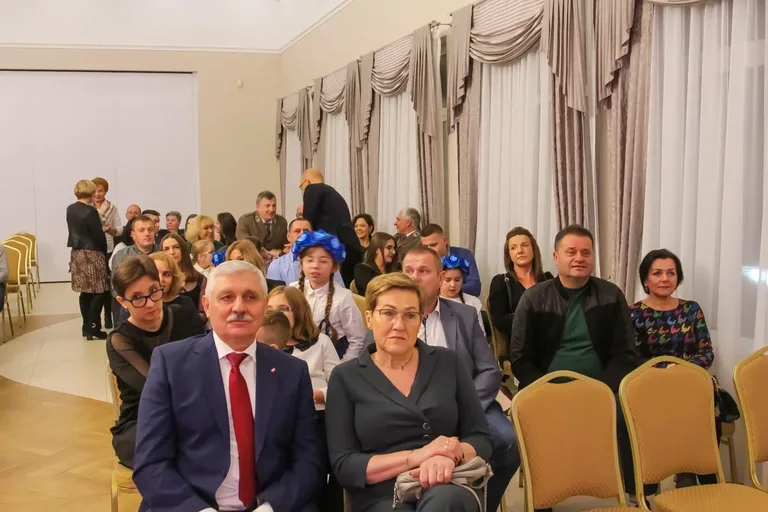 Pieśni patriotyczne wybrzmiały w sobotni wieczór w Zajeździe Cobra (zdjęcia)
