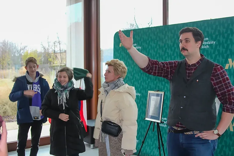 Uczestnicy premiery terenowej grywalizacji szli "Nieznanymi śladami Pileckich" (zdjęcia)