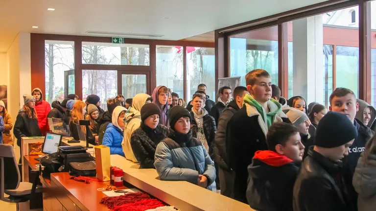 Uczestnicy premiery terenowej grywalizacji szli "Nieznanymi śladami Pileckich" (zdjęcia)