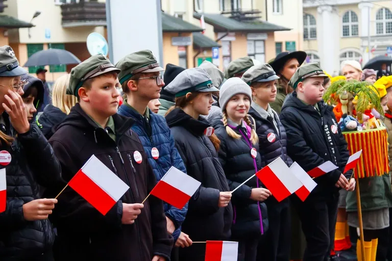 Płomień patriotyzmu płonął jasno podczas Obchodów Narodowego Święta Niepodległości w Ostrowi Mazowieckiej (zdjęcia)
