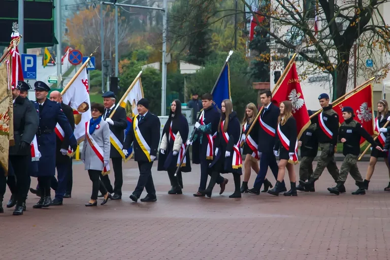 Płomień patriotyzmu płonął jasno podczas Obchodów Narodowego Święta Niepodległości w Ostrowi Mazowieckiej (zdjęcia)