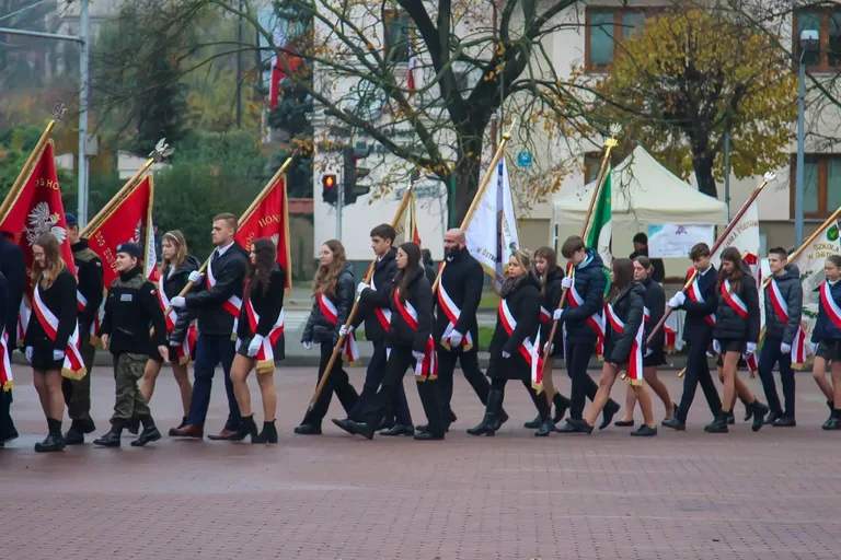 Płomień patriotyzmu płonął jasno podczas Obchodów Narodowego Święta Niepodległości w Ostrowi Mazowieckiej (zdjęcia)