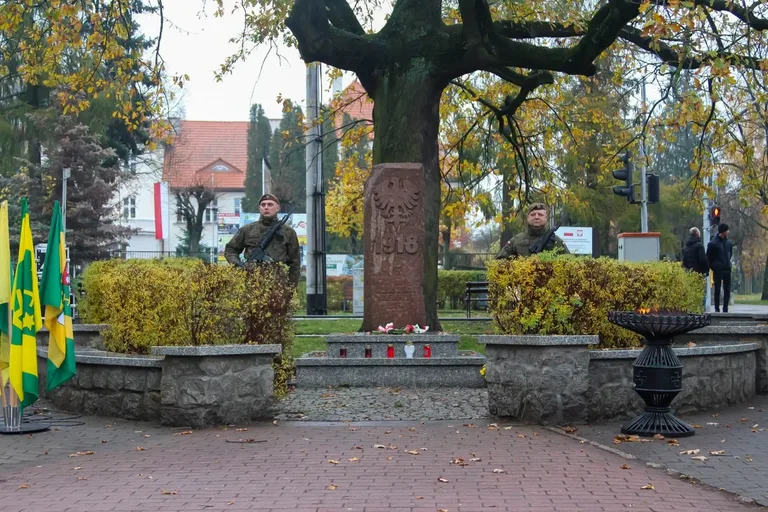 Płomień patriotyzmu płonął jasno podczas Obchodów Narodowego Święta Niepodległości w Ostrowi Mazowieckiej (zdjęcia)