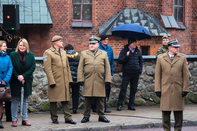 Płomień patriotyzmu płonął jasno podczas Obchodów Narodowego Święta Niepodległości w Ostrowi Mazowieckiej (zdjęcia)