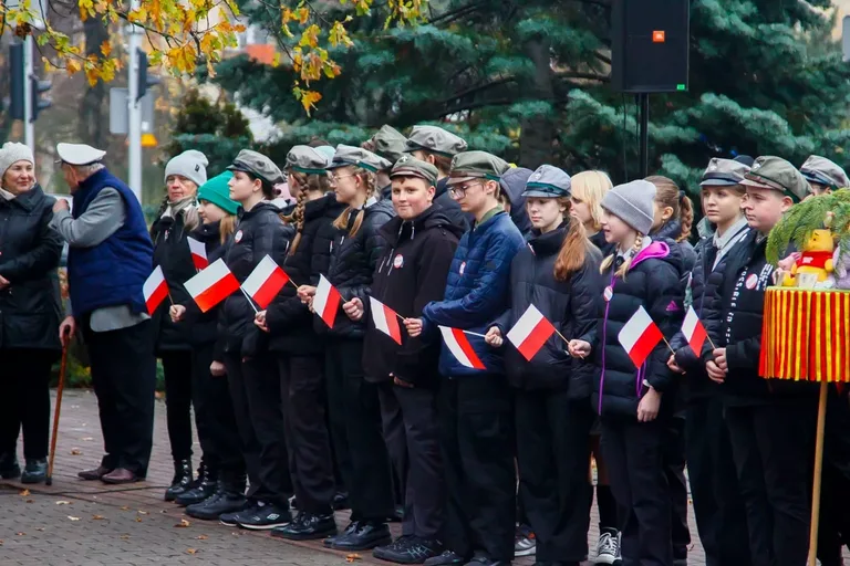 Płomień patriotyzmu płonął jasno podczas Obchodów Narodowego Święta Niepodległości w Ostrowi Mazowieckiej (zdjęcia)