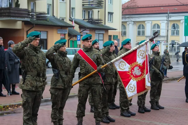 Płomień patriotyzmu płonął jasno podczas Obchodów Narodowego Święta Niepodległości w Ostrowi Mazowieckiej (zdjęcia)
