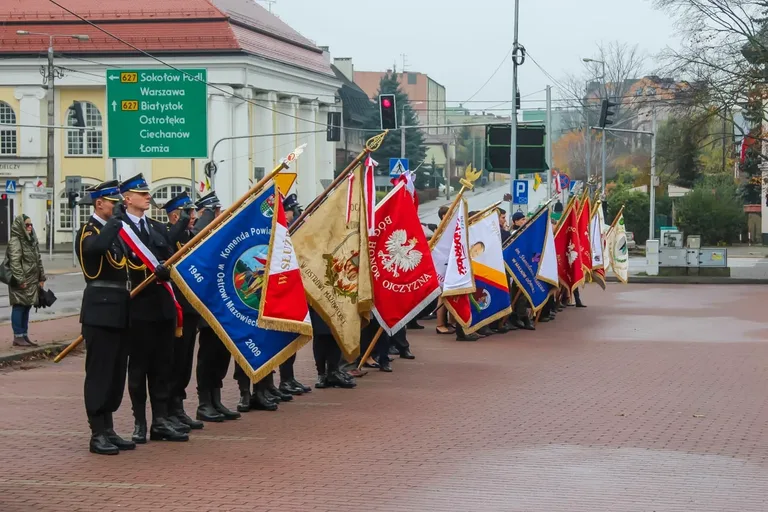 Płomień patriotyzmu płonął jasno podczas Obchodów Narodowego Święta Niepodległości w Ostrowi Mazowieckiej (zdjęcia)