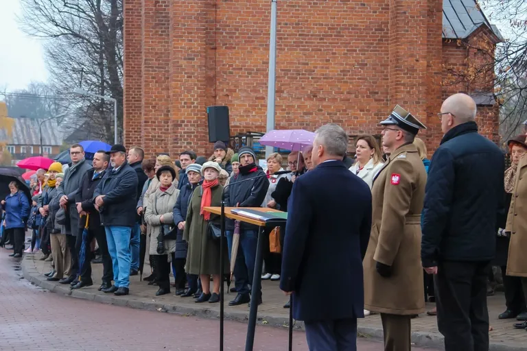 Płomień patriotyzmu płonął jasno podczas Obchodów Narodowego Święta Niepodległości w Ostrowi Mazowieckiej (zdjęcia)