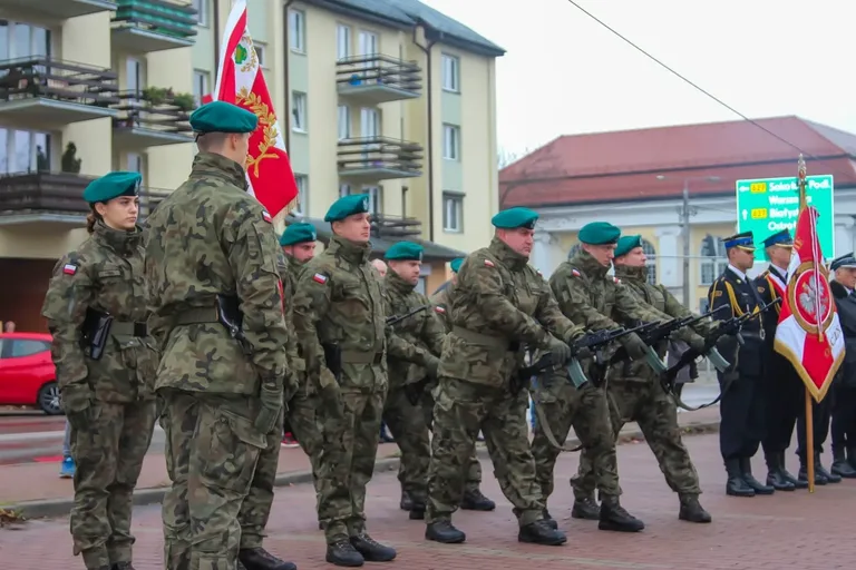 Płomień patriotyzmu płonął jasno podczas Obchodów Narodowego Święta Niepodległości w Ostrowi Mazowieckiej (zdjęcia)