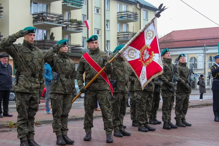 Płomień patriotyzmu płonął jasno podczas Obchodów Narodowego Święta Niepodległości w Ostrowi Mazowieckiej (zdjęcia)