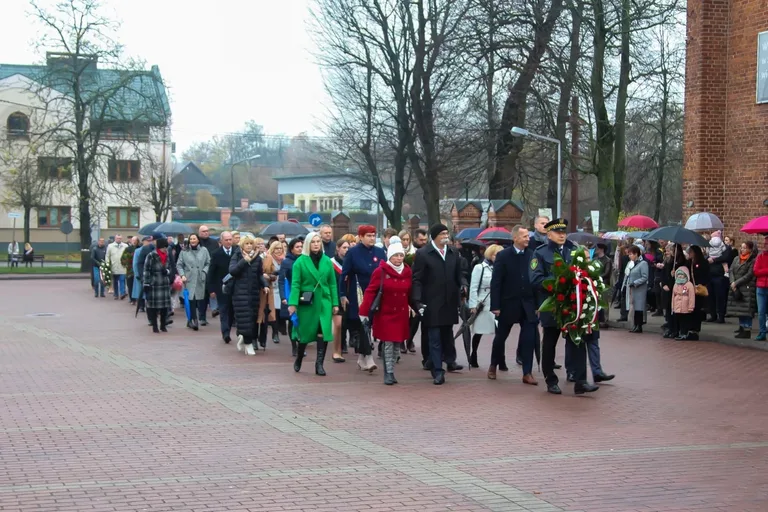 Płomień patriotyzmu płonął jasno podczas Obchodów Narodowego Święta Niepodległości w Ostrowi Mazowieckiej (zdjęcia)