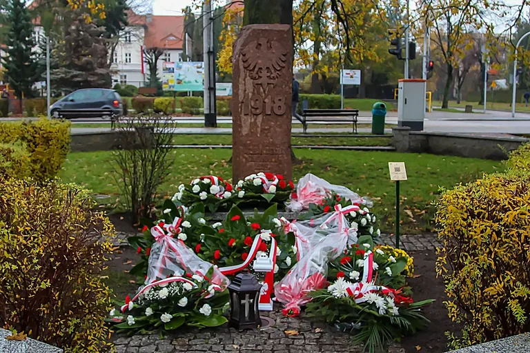 Płomień patriotyzmu płonął jasno podczas Obchodów Narodowego Święta Niepodległości w Ostrowi Mazowieckiej (zdjęcia)