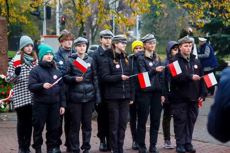 Płomień patriotyzmu płonął jasno podczas Obchodów Narodowego Święta Niepodległości w Ostrowi Mazowieckiej (zdjęcia)
