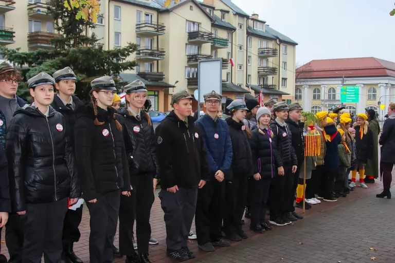 Płomień patriotyzmu płonął jasno podczas Obchodów Narodowego Święta Niepodległości w Ostrowi Mazowieckiej (zdjęcia)