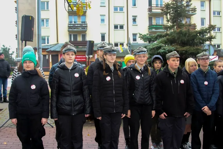 Płomień patriotyzmu płonął jasno podczas Obchodów Narodowego Święta Niepodległości w Ostrowi Mazowieckiej (zdjęcia)