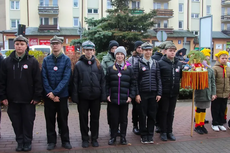 Płomień patriotyzmu płonął jasno podczas Obchodów Narodowego Święta Niepodległości w Ostrowi Mazowieckiej (zdjęcia)