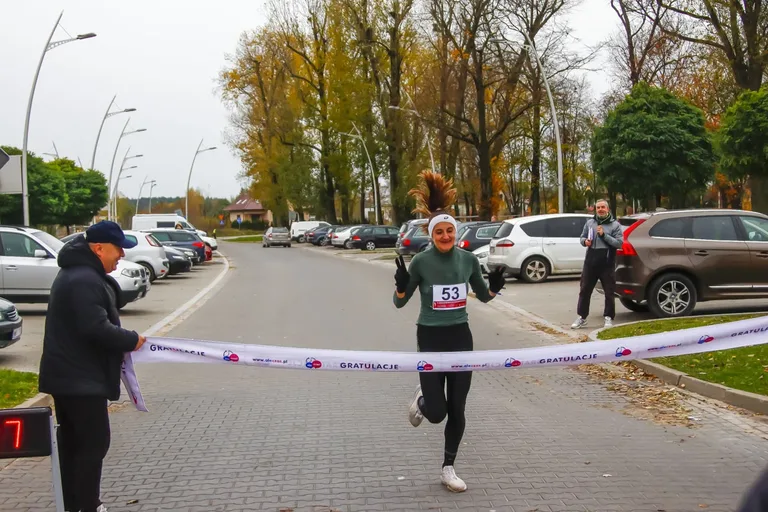 Deszczowa pogoda nie zatrzymała uczestników Półmaratonu Ostrowskiego (zdjęcia)