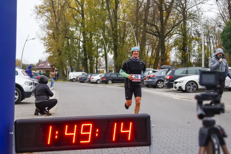 Deszczowa pogoda nie zatrzymała uczestników Półmaratonu Ostrowskiego (zdjęcia)