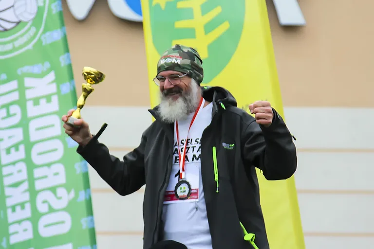 Deszczowa pogoda nie zatrzymała uczestników Półmaratonu Ostrowskiego (zdjęcia)