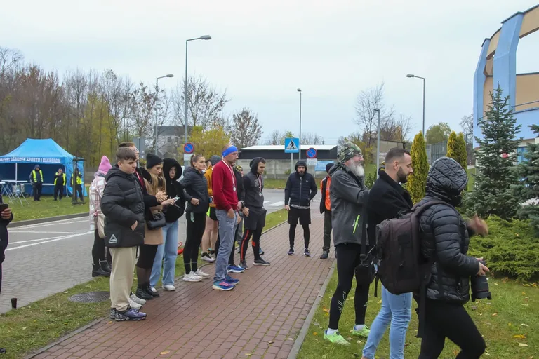 Deszczowa pogoda nie zatrzymała uczestników Półmaratonu Ostrowskiego (zdjęcia)