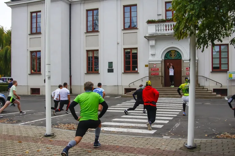 Deszczowa pogoda nie zatrzymała uczestników Półmaratonu Ostrowskiego (zdjęcia)