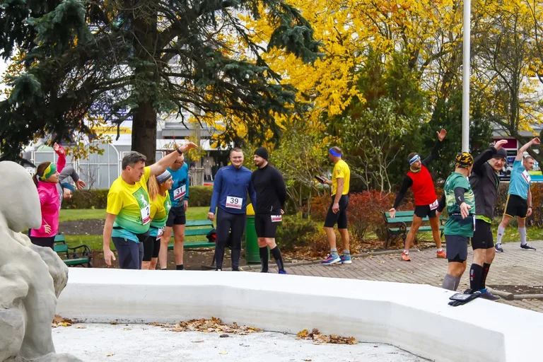 Deszczowa pogoda nie zatrzymała uczestników Półmaratonu Ostrowskiego (zdjęcia)