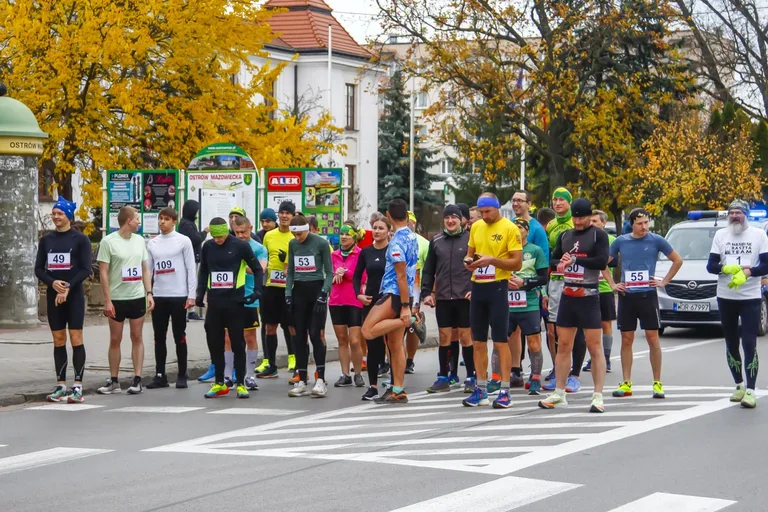 Deszczowa pogoda nie zatrzymała uczestników Półmaratonu Ostrowskiego (zdjęcia)