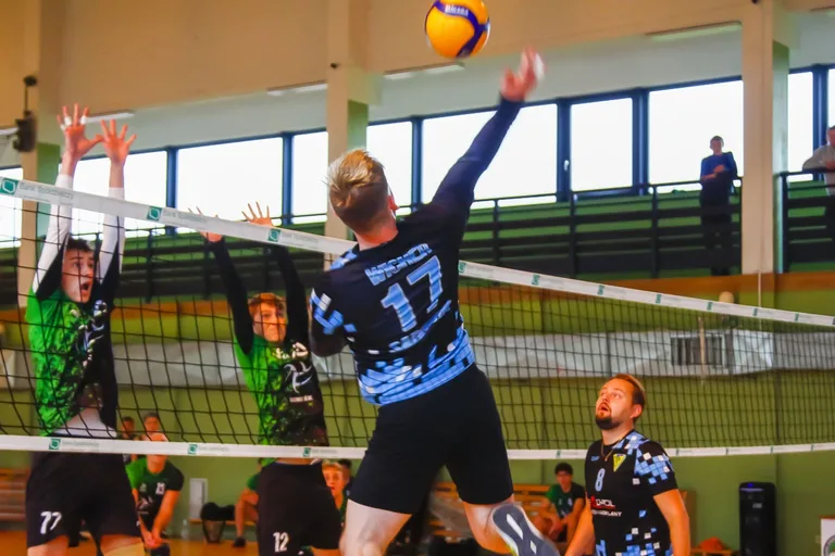 Rozgrywki 8. kolejki Siatkarskiej Ligi Amatorów (zdjęcia)