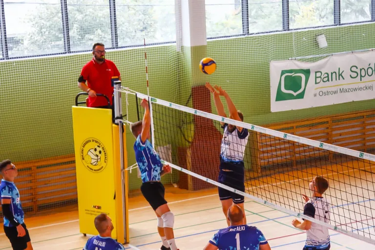 Rozgrywki 8. kolejki Siatkarskiej Ligi Amatorów (zdjęcia)