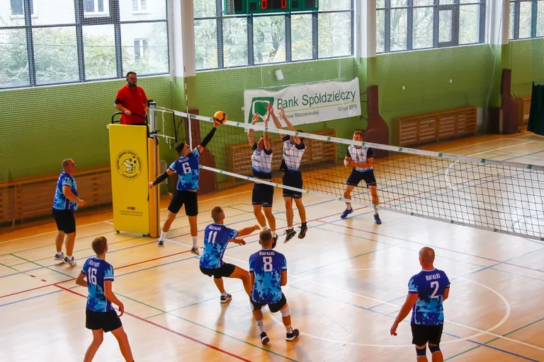 Rozgrywki 8. kolejki Siatkarskiej Ligi Amatorów (zdjęcia)