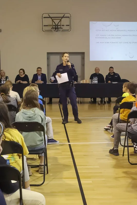 Ostrowscy uczniowie i rodzice dowiedzieli się, jak zapobiegać przemocy (zdjęcia)