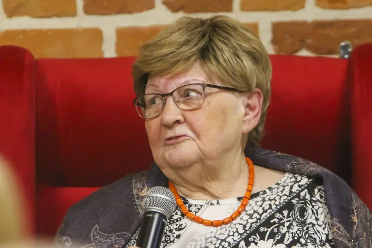 Wiersze i limeryki Pani Janiny Brzeszczak dostały swój tomik (zdjęcia)