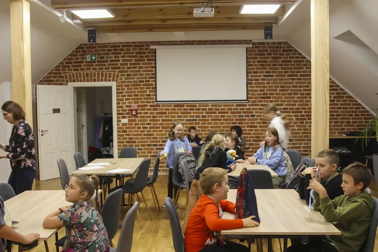 Dreszczyk, zabawa i warsztaty podczas ostrowskiej Nocy Bibliotek (zdjęcia)