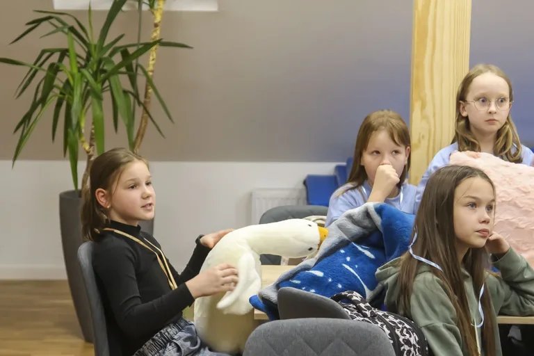 Dreszczyk, zabawa i warsztaty podczas ostrowskiej Nocy Bibliotek (zdjęcia)