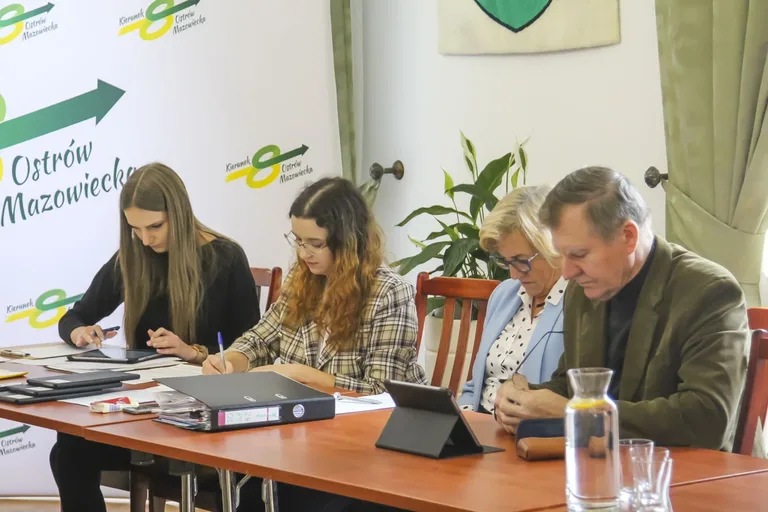 Komisja Gospodarki Komunalnej i Infrastruktury Technicznej oraz Ochrony Środowiska obradowała w Ostrowi Mazowieckiej (zdjęcia)
