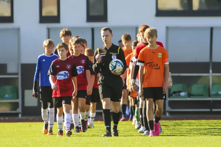 Rocznik 2010 KS Ostrovia wygrywają 11:1! (zdjęcia)