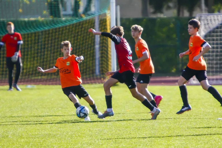 Rocznik 2010 KS Ostrovia wygrywają 11:1! (zdjęcia)